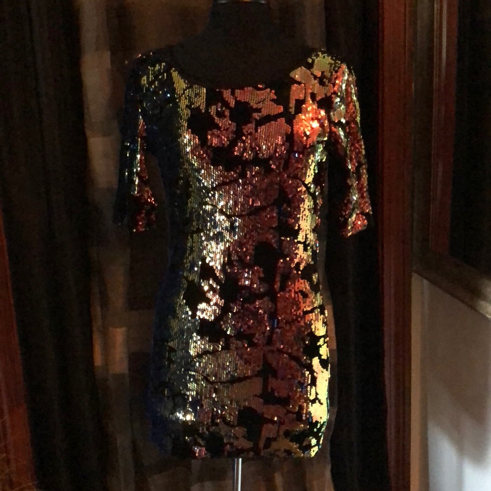 Sequined mini dress 👗